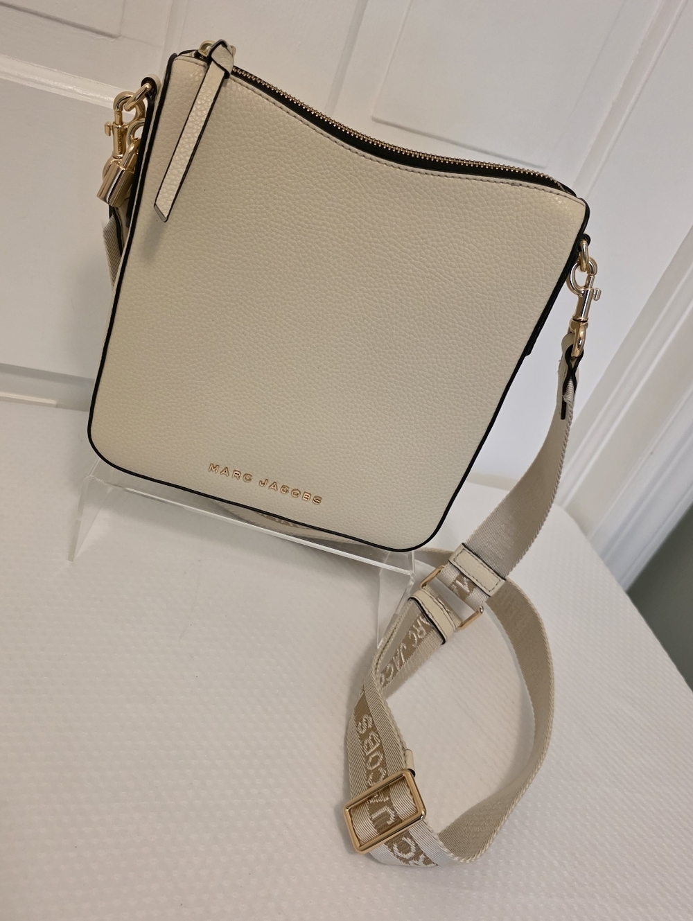 Marc Jacobs Drifter Swing Pack Marshmallow In Color Leather Crossbody Stylish